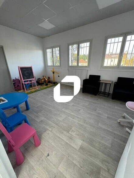 Office in Eaubonne to rent - Building Photo - Image 2 of 16