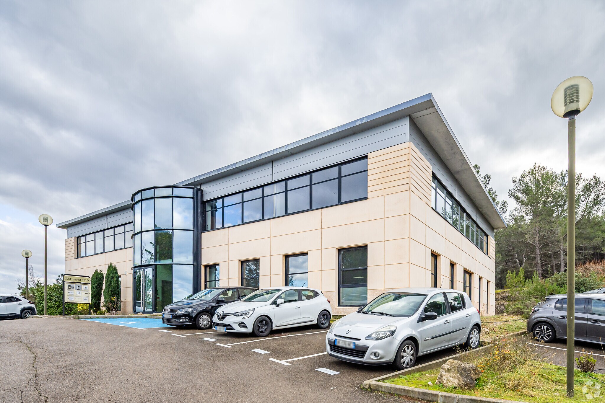 1330 Avenue Jean Rene Guillibert, Aix-en-Provence to rent Primary Photo- Image 1 of 3