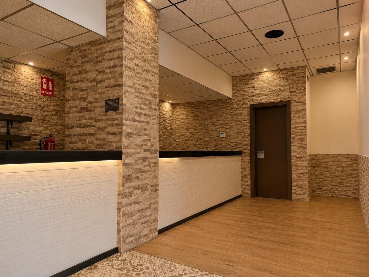 Reus, TAR 43204 - Unit 1 - - Interior Photo - Image 2 of 20