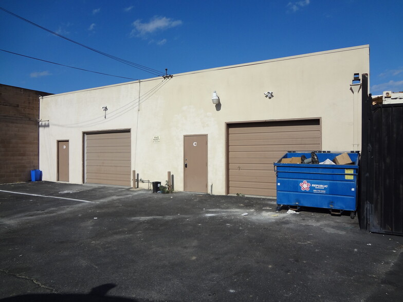 7800 Burnet Ave, Van Nuys, CA for rent - Building Photo - Image 3 of 3