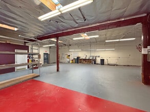 217 Roberts Ave, Santa Rosa, CA to rent Interior Photo- Image 2 of 10