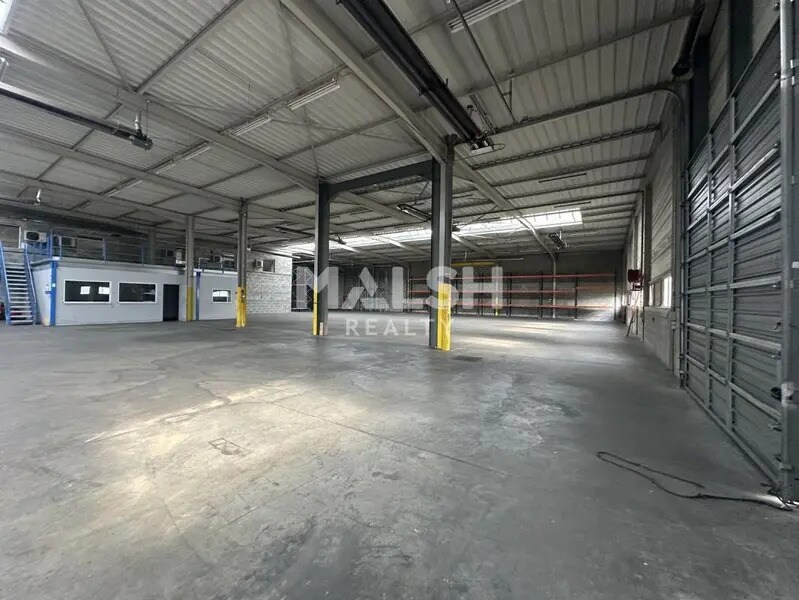 Light Industrial in Genas to rent Interior Photo- Image 1 of 10