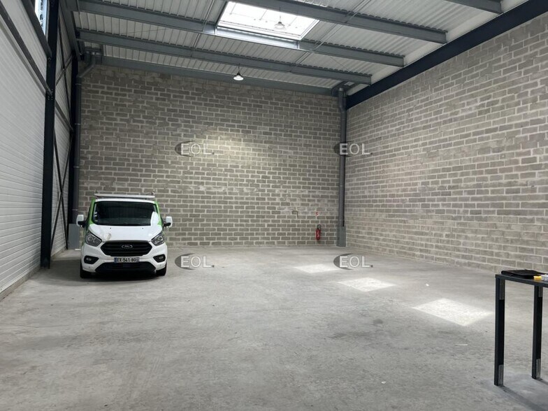 Light Industrial in Cormeilles-en-Parisis to rent - Interior Photo - Image 3 of 9