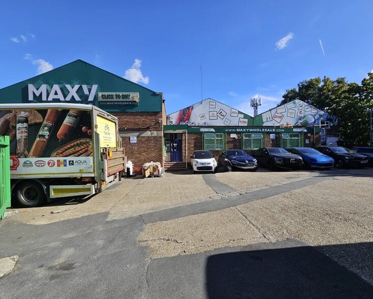 Westmoreland Rd, London to rent - Building Photo - Image 2 of 5