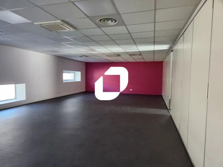 Office in Bordeaux to rent - Interior Photo - Image 1 of 17