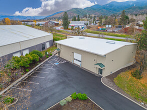 698 Tolman Creek Rd, Ashland, OR for rent Building Photo- Image 1 of 7