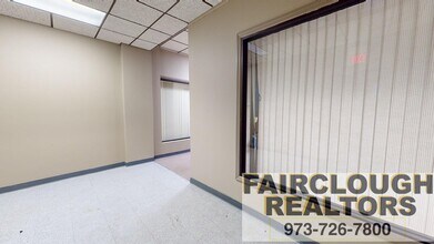 141 New Rd, Parsippany, NJ to rent Interior Photo- Image 2 of 17