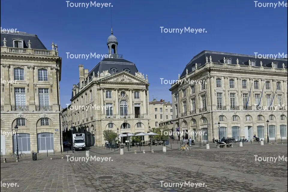 Office in Bordeaux to rent Building Photo- Image 1 of 9