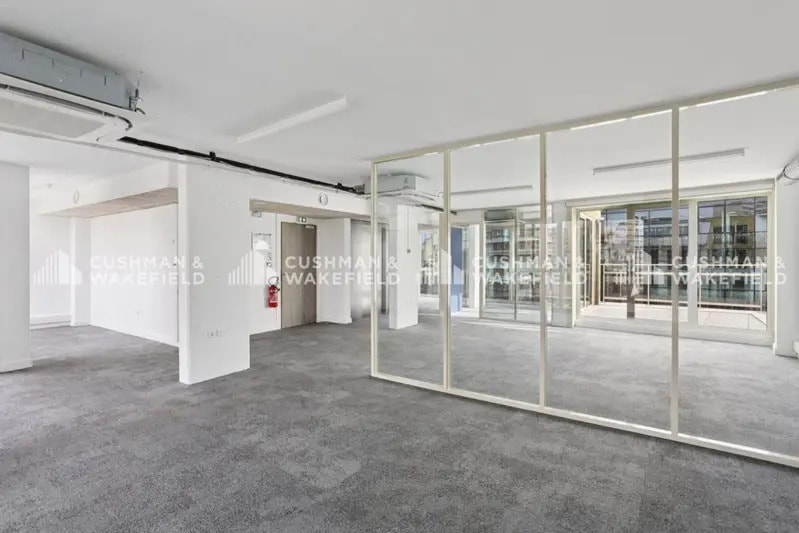 77 Rue Jean Bleuzen, Vanves to rent - Building Photo - Image 2 of 14