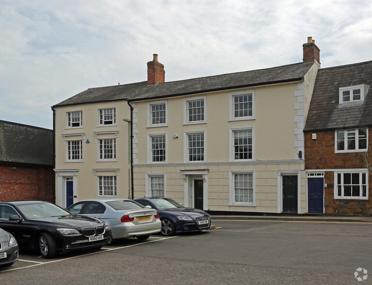 43-44 North Bar St, Banbury to rent - Building Photo - Image 3 of 5