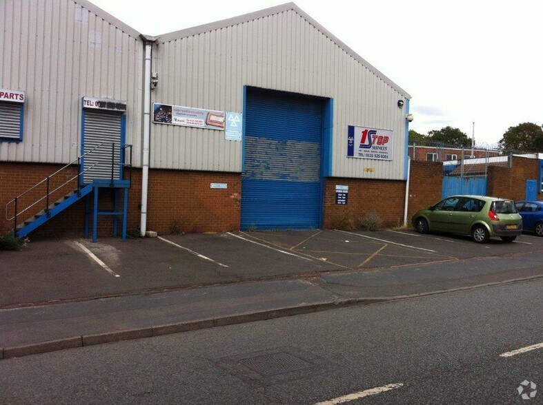Sams Ln, West Bromwich to rent - Building Photo - Image 2 of 6
