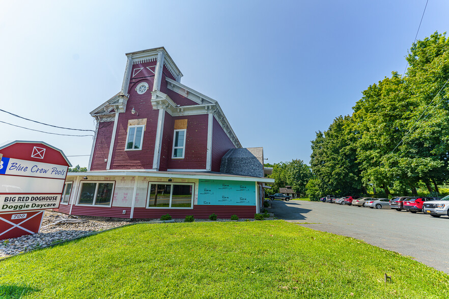 700 Columbia Tpke, East Greenbush, NY for rent - Building Photo - Image 1 of 13