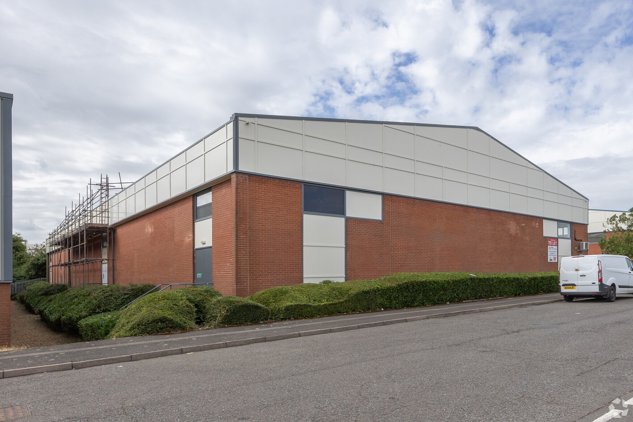 1-3 Canons Rd, Milton Keynes for sale Primary Photo- Image 1 of 8