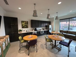 629 N High St, Columbus, OH to rent Interior Photo- Image 2 of 12