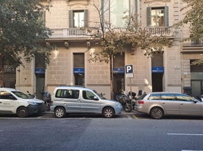 Retail in Barcelona, Barcelona to rent Construction Photo- Image 2 of 7