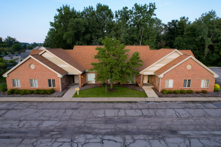 2465 Woodlake Cir, Okemos, MI for rent - Building Photo - Image 1 of 8