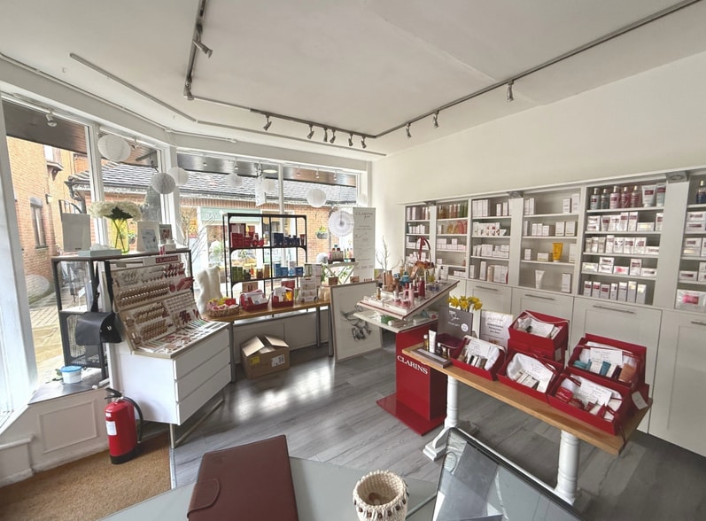 3 High St, Marlborough to rent - Interior Photo - Image 2 of 4