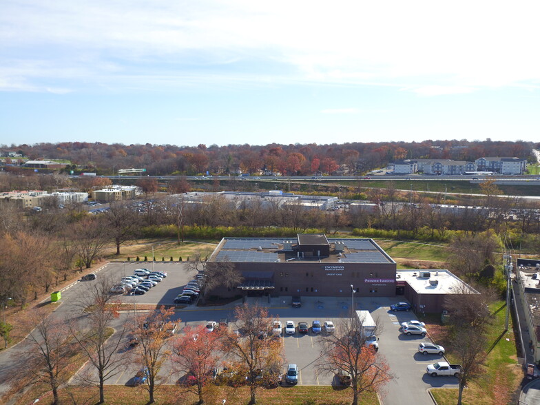 373 W 101st Ter, Kansas City, MO for rent - Building Photo - Image 1 of 9