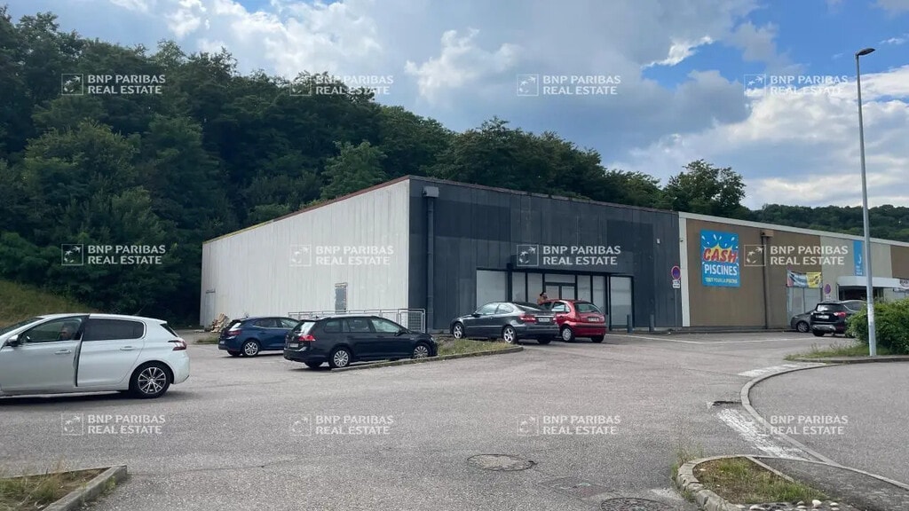 Location Commerce 245 m² - Photo 1