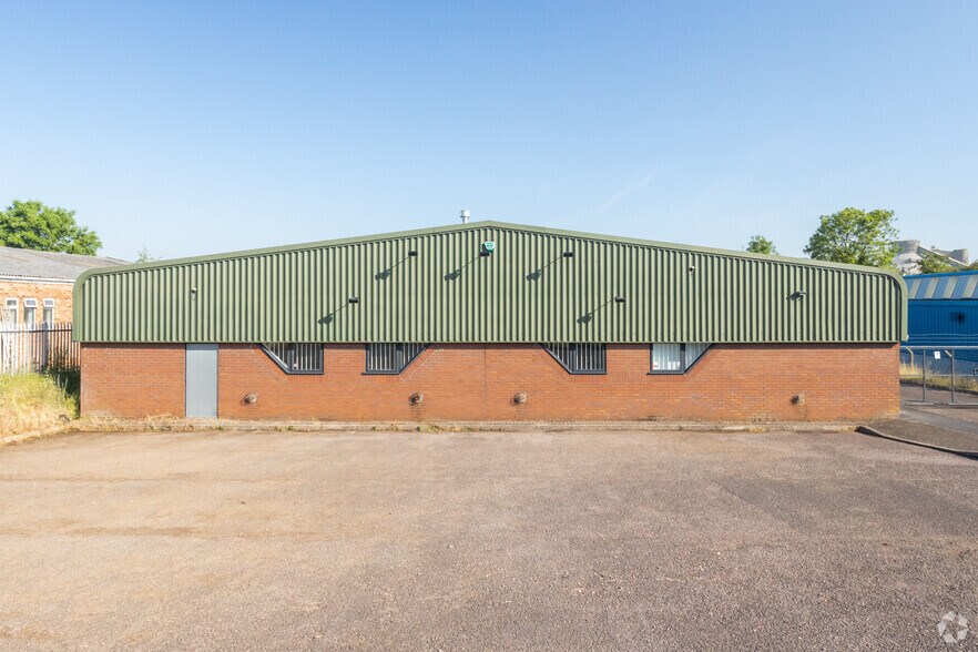 22 Somers Rd, Rugby to rent - Building Photo - Image 2 of 3