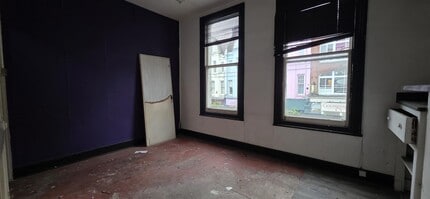 14 Heath St, London to rent Interior Photo- Image 2 of 3