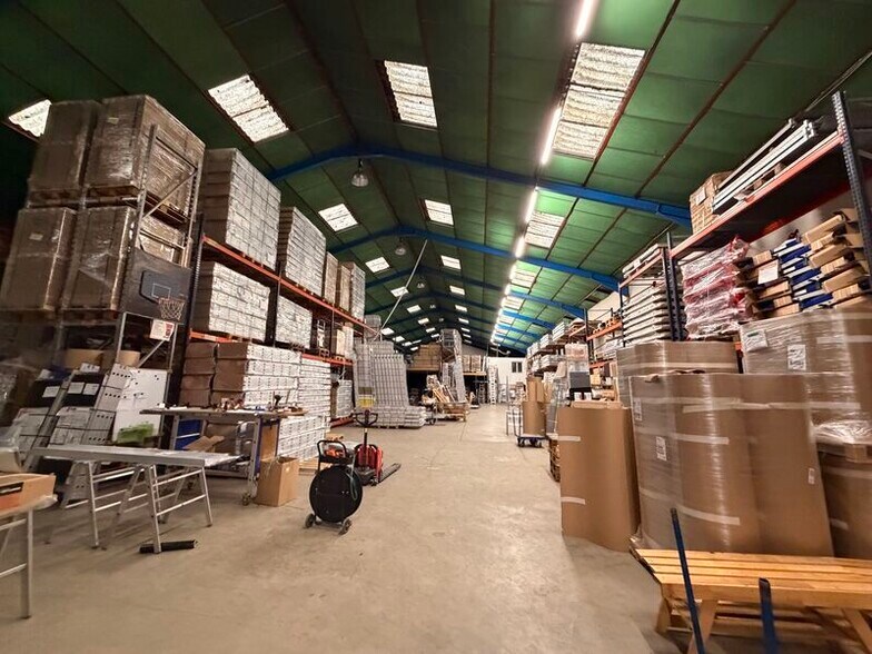 Light Industrial in La Verpilliere for sale - Interior Photo - Image 3 of 6