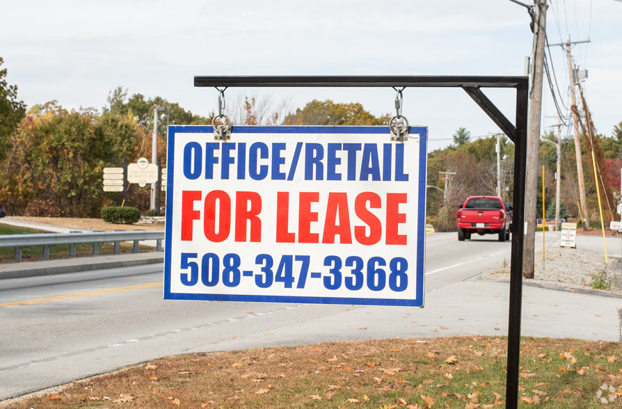 128 Main St, Sturbridge, MA for rent - Building Photo - Image 3 of 11