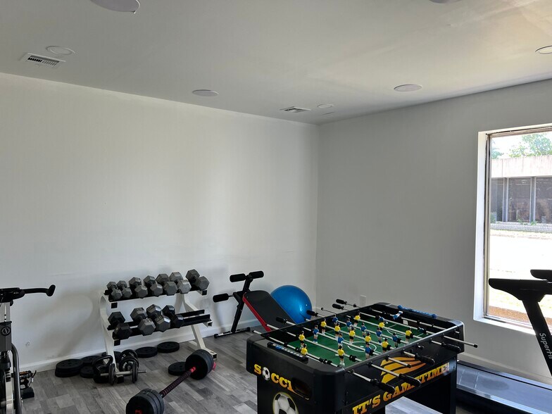 7200 S Pennsylvania Ave, Oklahoma City, OK to rent - Building Photo - Image 3 of 19