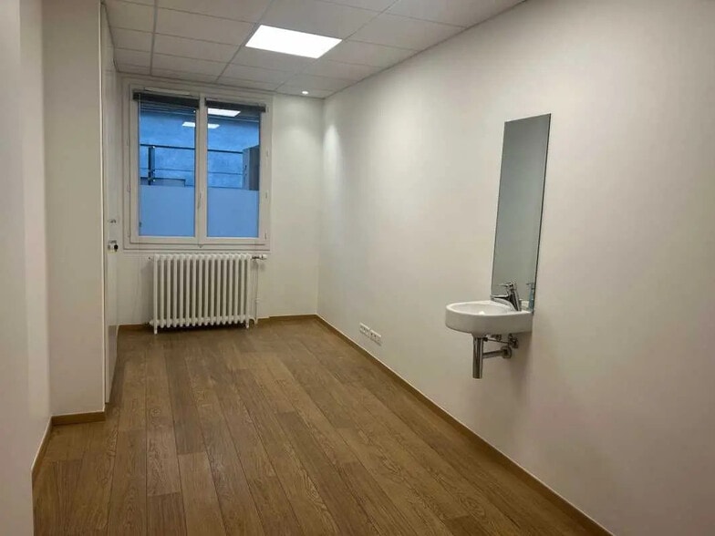 Build-to-Rent in Paris for sale - Interior Photo - Image 2 of 8