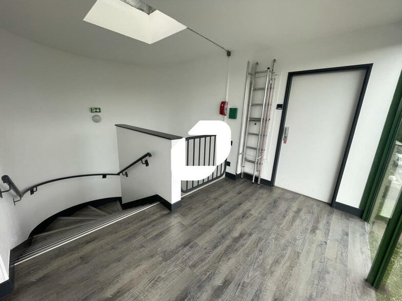 Light Industrial in Viry-Châtillon for sale - Interior Photo - Image 2 of 11
