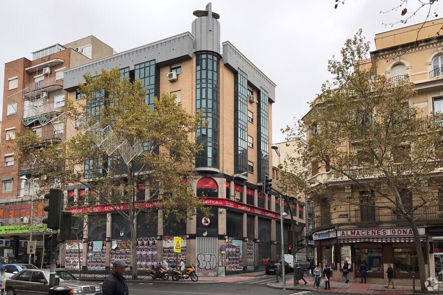 Office / Retail in Madrid, Madrid to rent - Primary Photo - Image 1 of 2