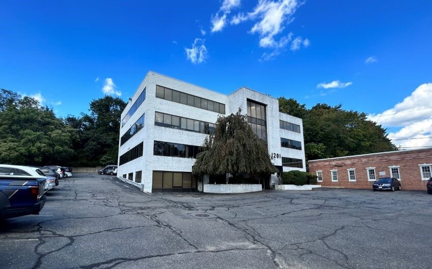 1201 Northern Blvd, Manhasset, NY for rent - Building Photo - Image 1 of 6