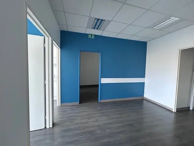 Location Commerce 92 m² - Photo 1
