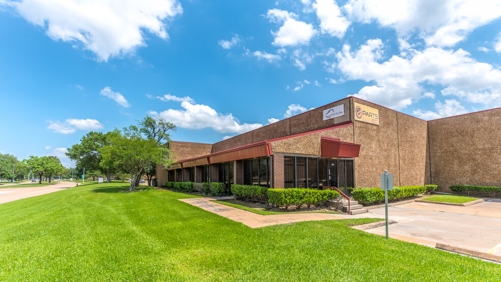 9777 W Gulf Bank Rd, Houston, TX for rent - Building Photo - Image 2 of 17