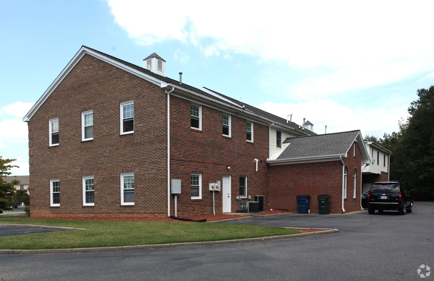 406412 Holly Hill Ln, Burlington 27215 UK