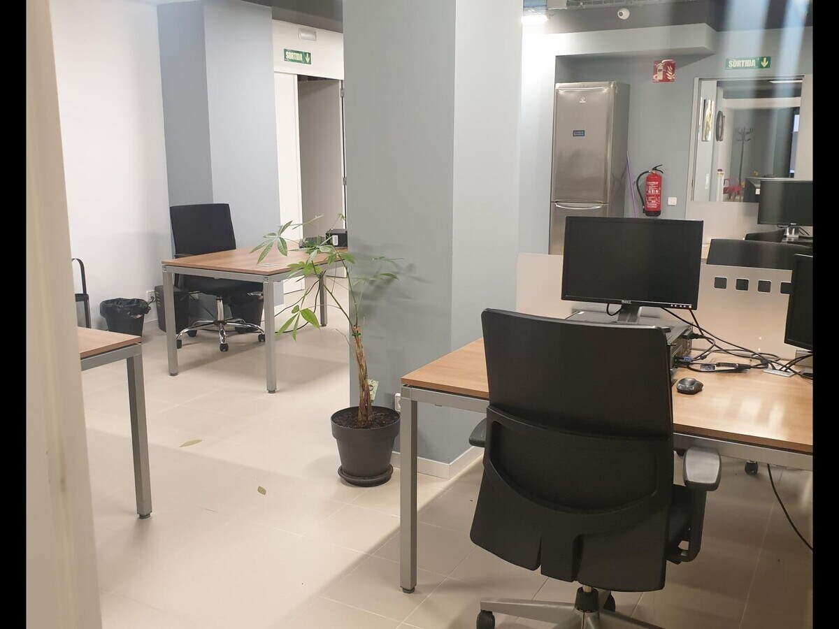 Esplugues de Llobregat, BAR 08950 - Unit - - - Interior Photo - Image 2 of 5