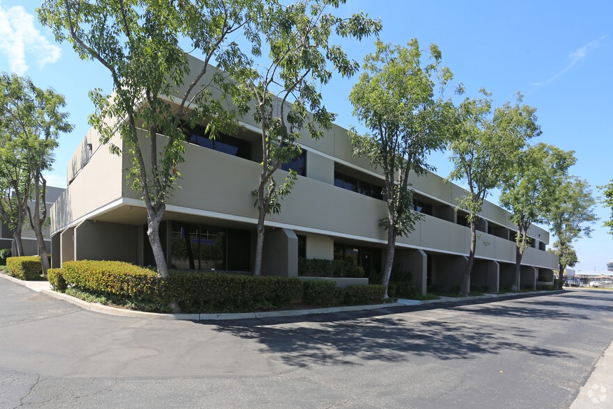 3100 Airway Ave, Costa Mesa, CA for rent - Primary Photo - Image 1 of 6