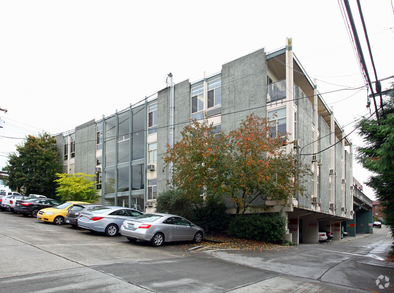 2633 Eastlake Ave E, Seattle, WA for rent - Building Photo - Image 3 of 9