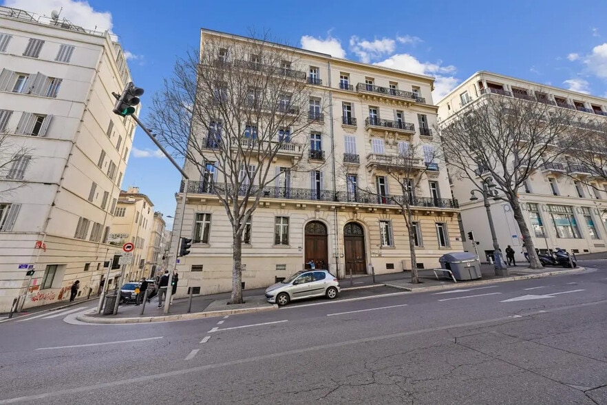 Office in Marseille to rent - Building Photo - Image 2 of 11