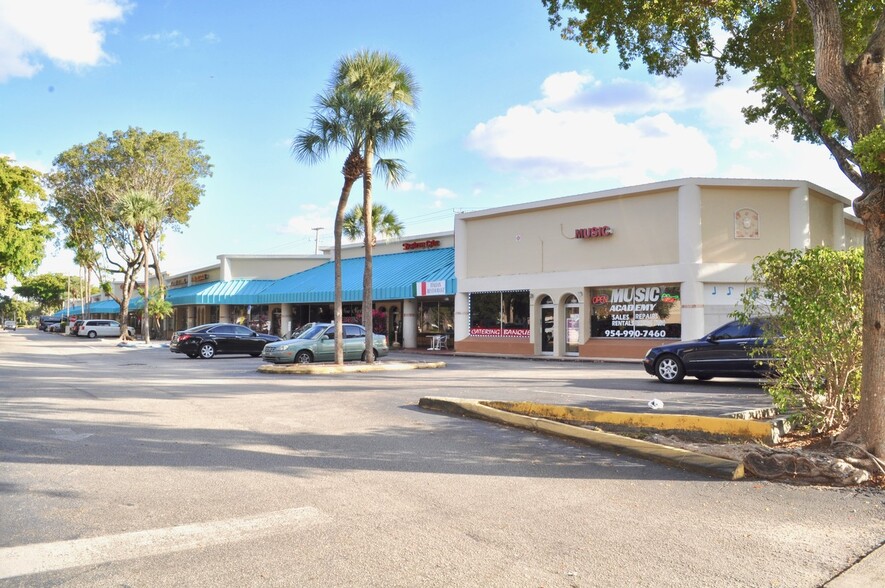 7200-7300 W Oakland Park Blvd, Lauderhill, FL for rent - Building Photo - Image 1 of 4