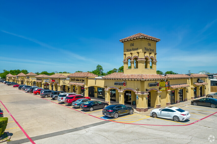 106-180 N Main St, Grapevine, TX for rent - Building Photo - Image 3 of 5