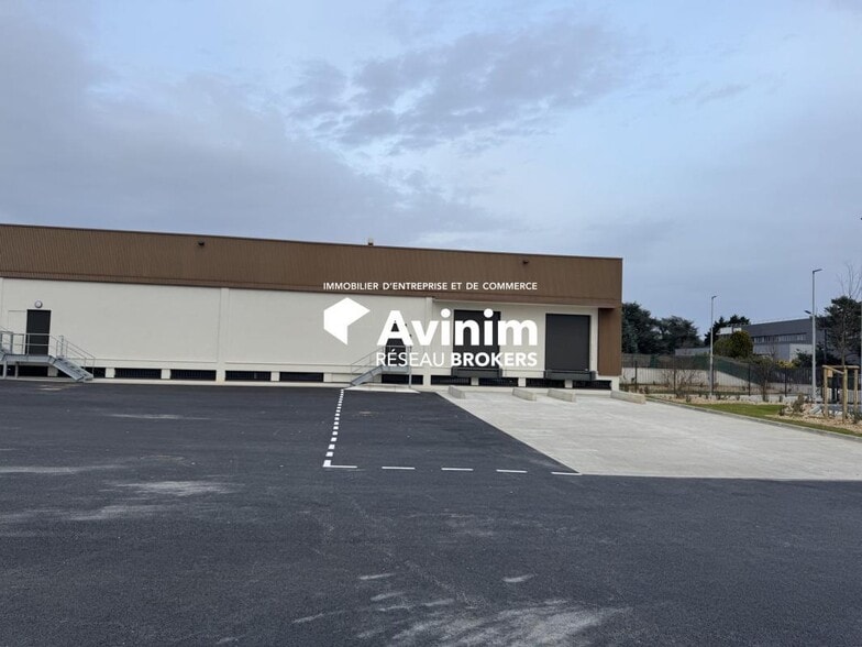 Industrial in Caluire-et-Cuire to rent - Building Photo - Image 2 of 12