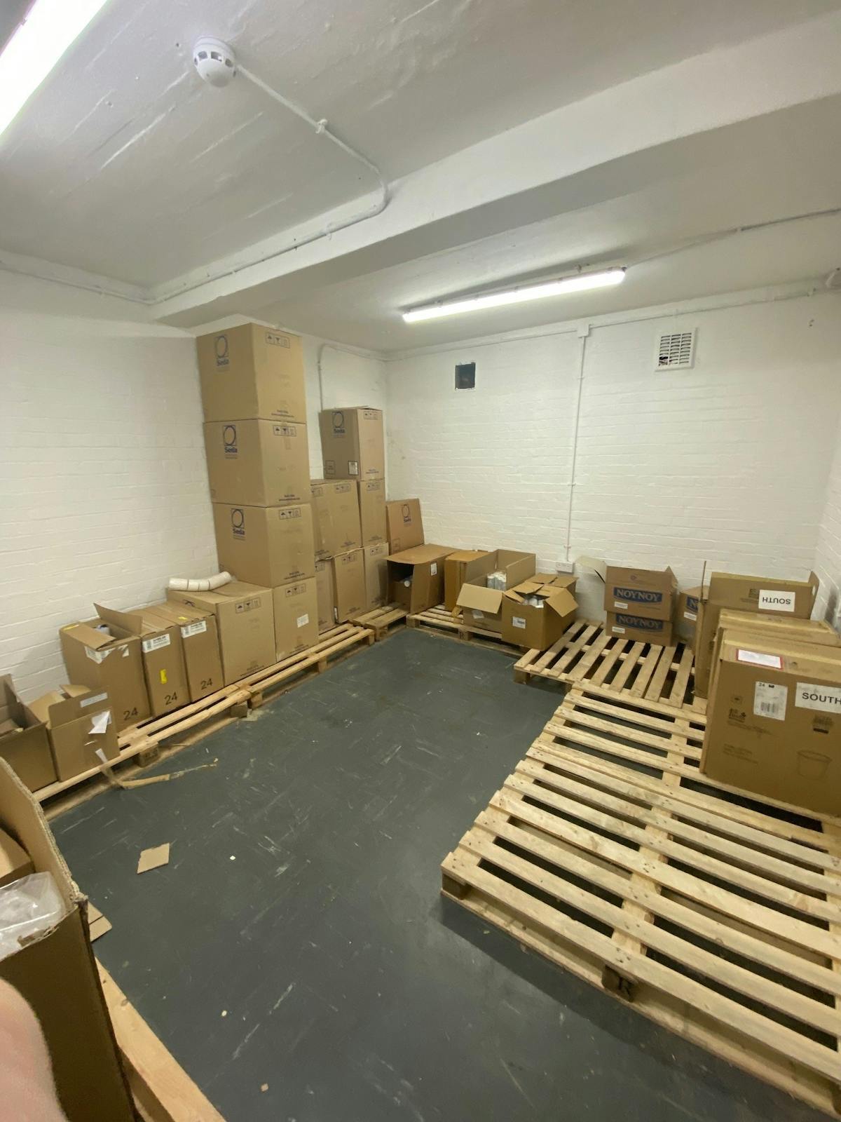 79-80 Western Rd, Brighton to rent Interior Photo- Image 1 of 8