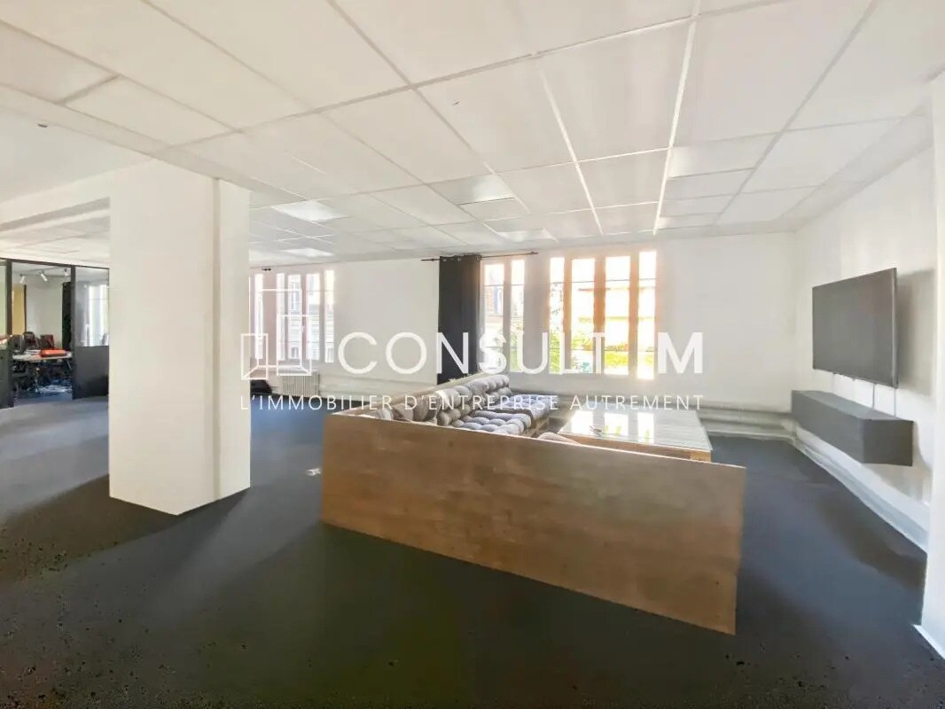 Office in Asnières-sur-Seine to rent Building Photo- Image 1 of 10