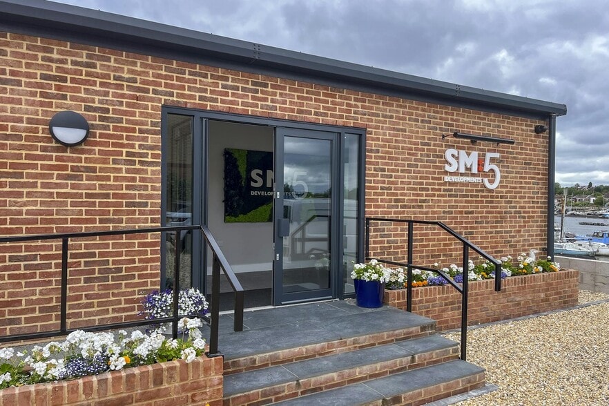 29-33 Vespasian Rd, Southampton to rent - Building Photo - Image 1 of 3