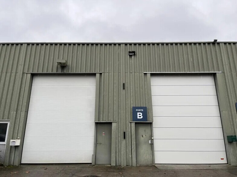 1-3 Avenue Jean Pierre Timbaud, Trappes to rent - Building Photo - Image 1 of 8