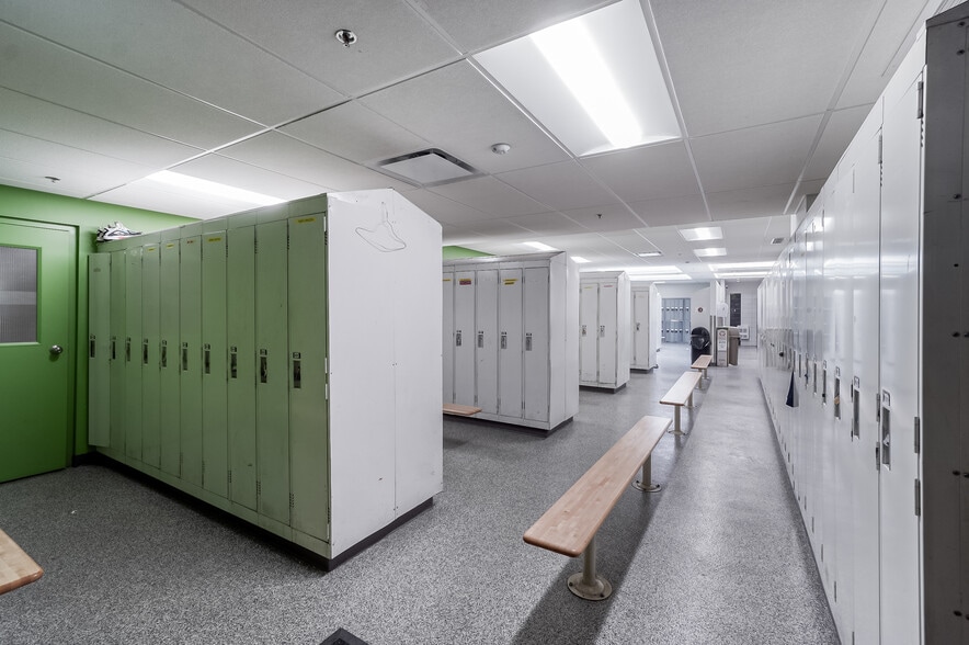 650 Av Lee, Baie-d'Urfé, QC to rent - Interior Photo - Image 3 of 10