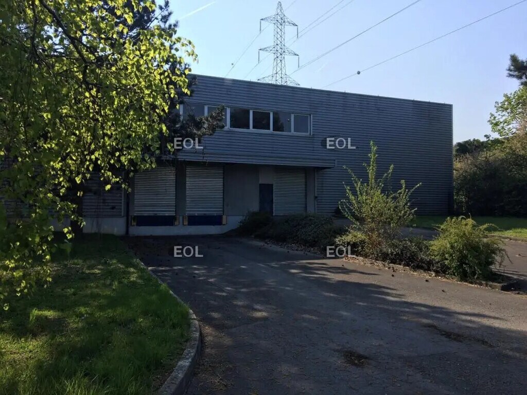Location Local d'activités 2 400 m² - Photo 1