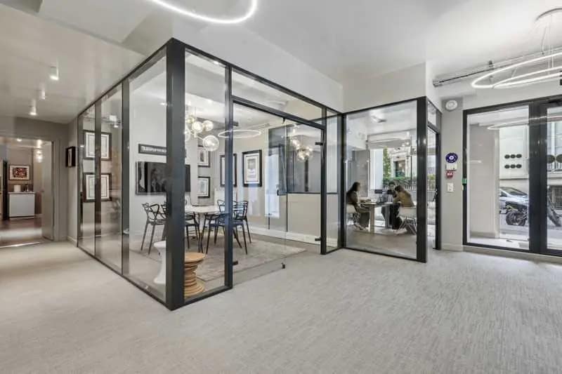 Office in Paris for sale Building Photo- Image 1 of 14