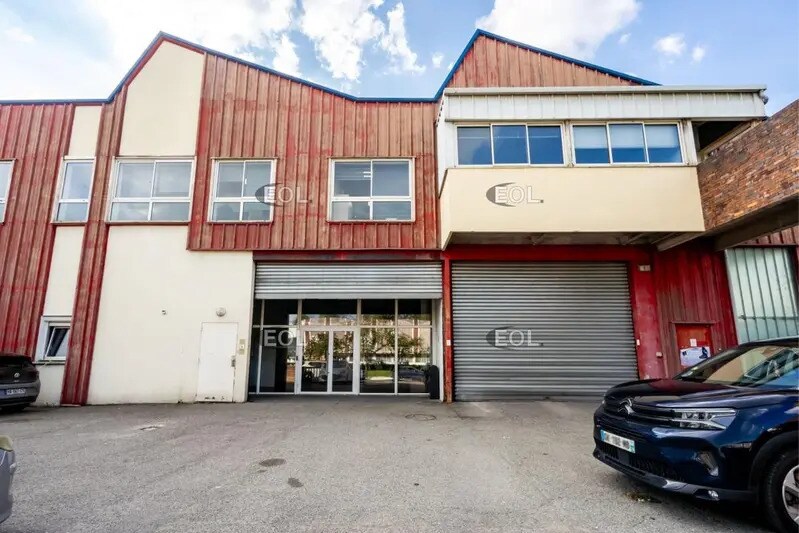 Light Industrial in Noisiel to rent - Building Photo - Image 2 of 5